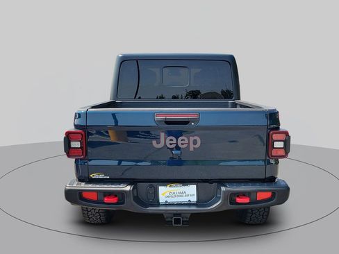 Used 2025 Jeep Gladiator Rubicon w/ Convenience Group AWD/4WD image 4