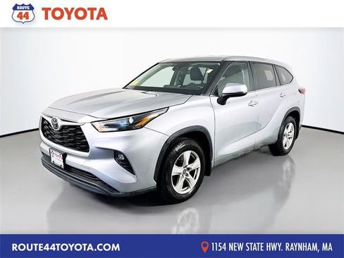 Used 2023 Toyota Highlander LE AWD/4WD image 1