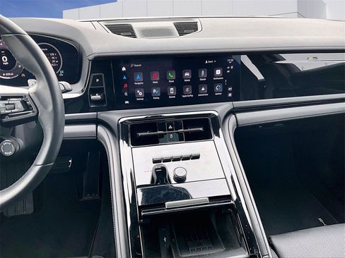 Used 2025 Porsche Panamera image 16