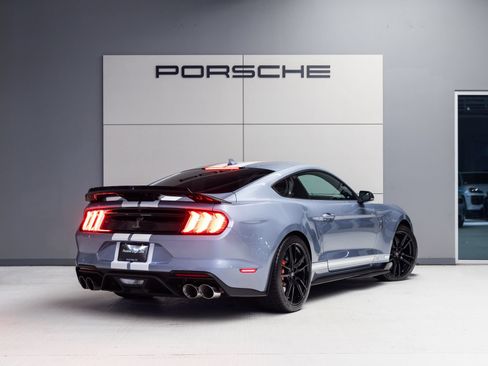 Used 2022 Ford Mustang Shelby GT500 w/ Technology Package RWD image 7