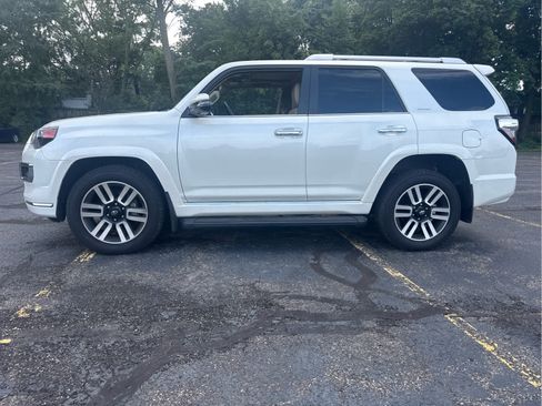 Used 2023 Toyota 4Runner Limited AWD/4WD image 2