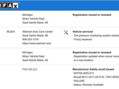 Used 2019 Jeep Cherokee Trailhawk AWD/4WD image 17
