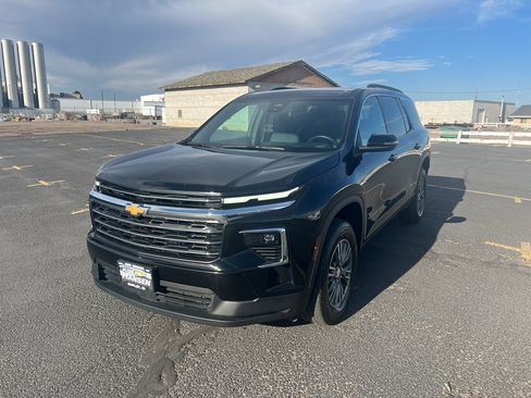 Used 2025 Chevrolet Traverse LT AWD/4WD image 8