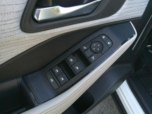 Used 2023 Nissan Rogue SV image 18