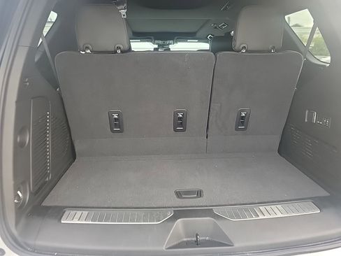 Used 2024 GMC Yukon AT4 w/ Technology Package image 24