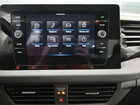 Used 2026 Volkswagen Jetta SE FWD image 16