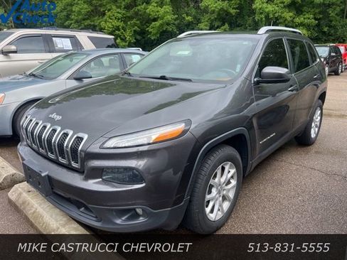Used 2017 Jeep Cherokee Latitude w/ Cold Weather Group AWD/4WD image 1