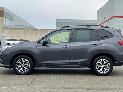 Used 2024 Subaru Forester Premium image 9
