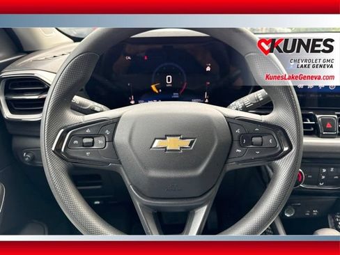 Used 2025 Chevrolet TrailBlazer LT AWD/4WD image 23