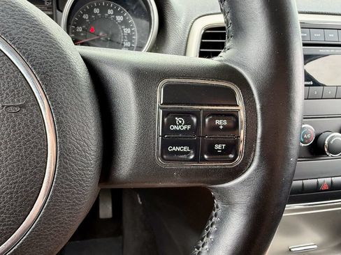 Used 2012 Jeep Grand Cherokee Laredo w/ Laredo E Group AWD/4WD image 26
