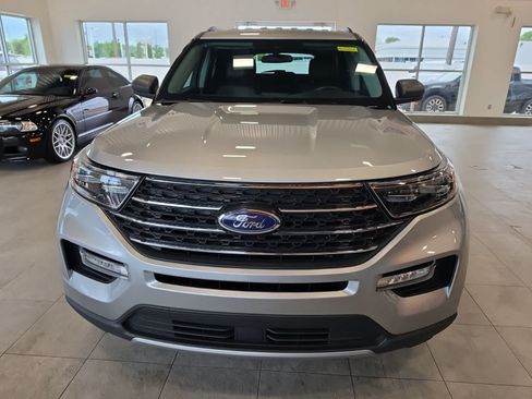 Certified 2023 Ford Explorer XLT w/ Equipment Group 202A AWD/4WD image 3