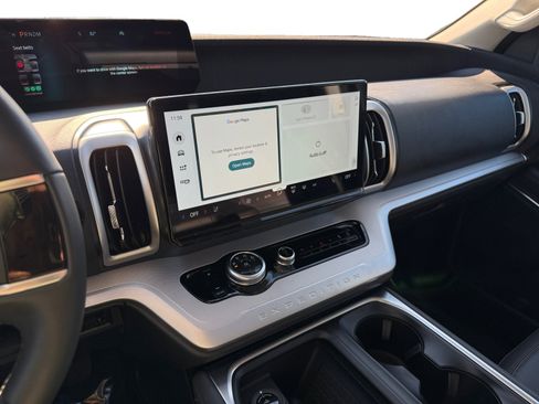 Used 2025 Ford Expedition Active image 12