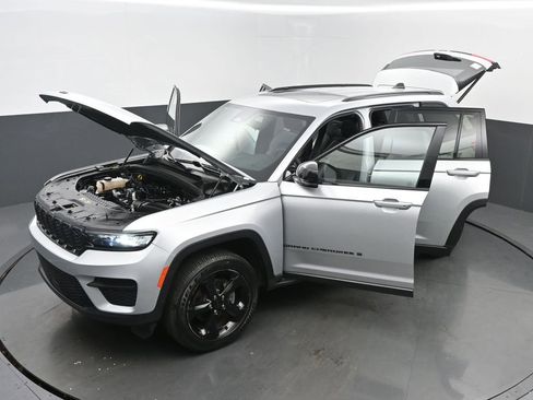 Used 2024 Jeep Grand Cherokee Altitude image 75