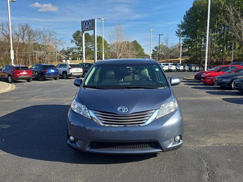 Used 2015 Toyota Sienna XLE image 2