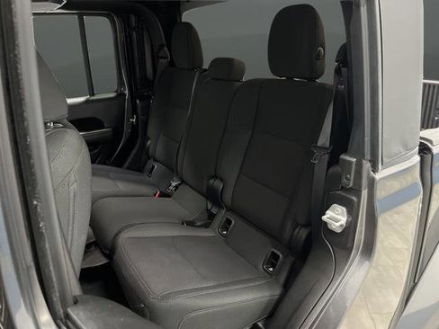 Used 2022 Jeep Gladiator Willys image 27