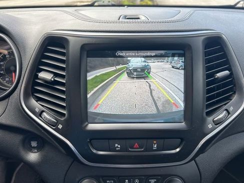 Used 2021 Jeep Cherokee Latitude Lux 80th Anniv w/ Quick Order Package 26U 80TH image 18