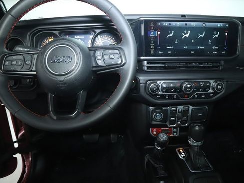 Used 2024 Jeep Wrangler Unlimited Rubicon AWD/4WD image 28
