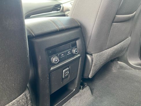 Used 2019 Chevrolet Traverse LS AWD/4WD image 17