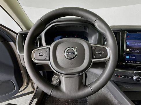 Used 2025 Volvo XC60 B5 Core w/ Protection Package Premier image 11