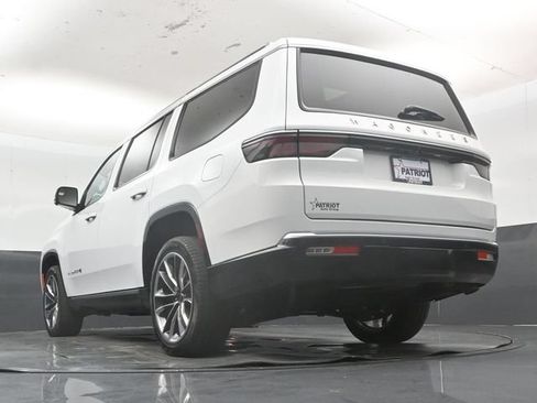 Used 2025 Jeep Wagoneer Series III w/ Premium Group I AWD/4WD image 49