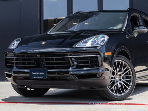 Certified 2023 Porsche Cayenne AWD/4WD image 7