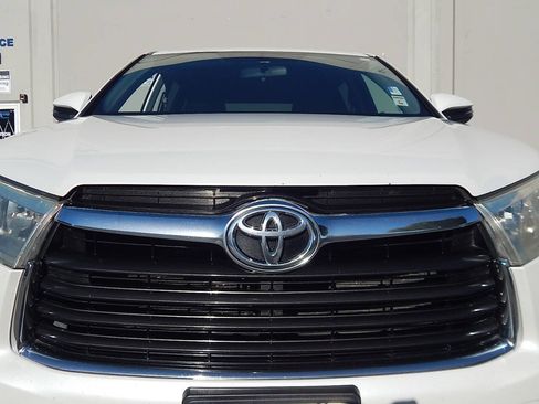 Used 2015 Toyota Highlander Plus FWD image 10