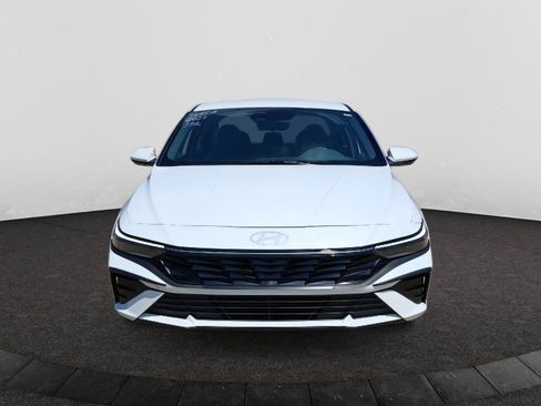 Used 2025 Hyundai Elantra SE FWD image 2