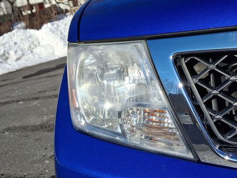 Used 2014 Nissan Frontier SL w/ SL Moonroof Package image 9