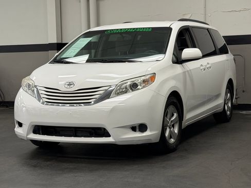 Used 2015 Toyota Sienna LE image 7