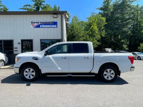 Used 2017 Nissan Titan S AWD/4WD image 7