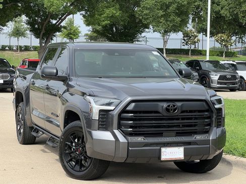 Used 2025 Toyota Tundra SR5 AWD/4WD image 2