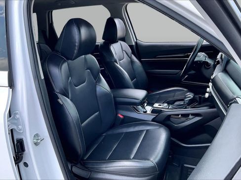 Used 2024 Kia Telluride LX FWD image 9
