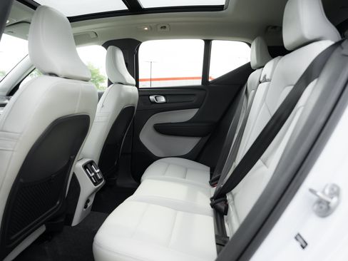 Used 2024 Volvo XC40 B5 Plus w/ Protection Package Premier AWD/4WD image 20