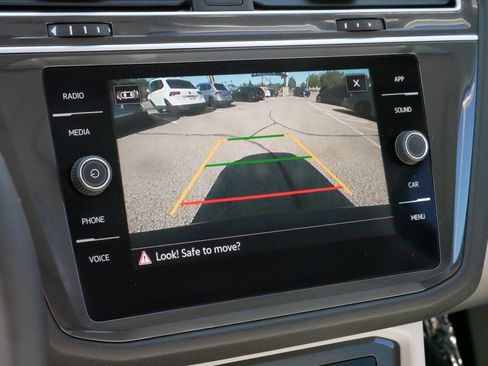 Certified 2024 Volkswagen Tiguan SE w/ Panoramic Sunroof Package image 30