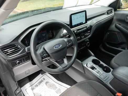 Used 2025 Ford Escape Active AWD/4WD image 17