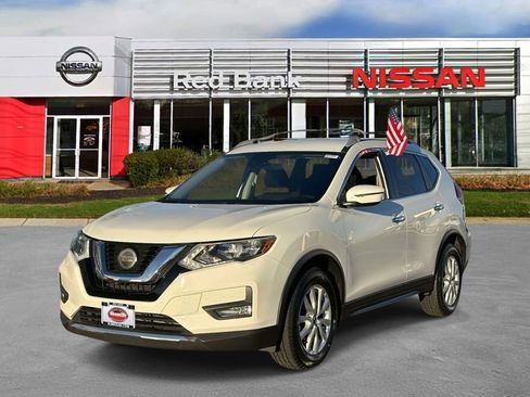 Used 2019 Nissan Rogue S w/ Special Edition Package FWD image 2