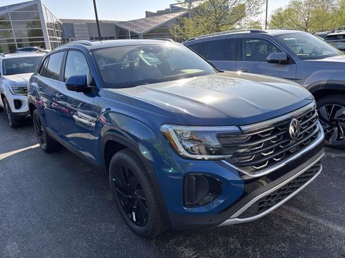 New 2026 Volkswagen Atlas Cross Sport SE AWD/4WD image 2