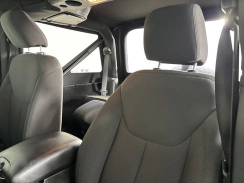 Used 2018 Jeep Wrangler Sport w/ Connectivity Group AWD/4WD image 11