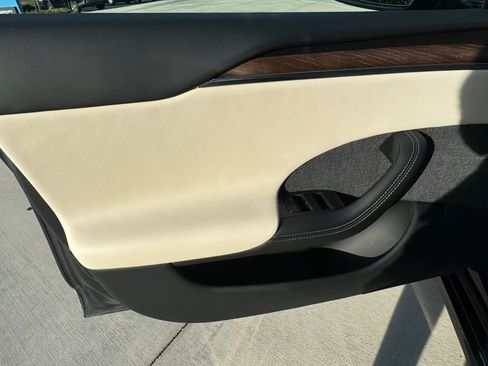 Used 2022 Tesla Model S AWD/4WD image 30
