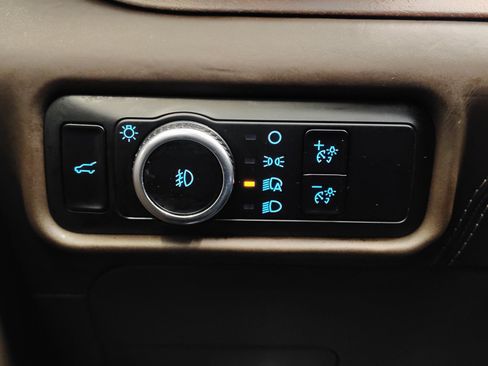 Used 2023 Ford Explorer King Ranch w/ Technology Package RWD image 30