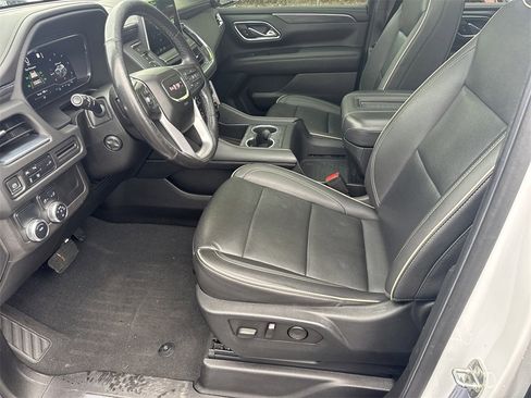 Used 2022 GMC Yukon SLT w/ SLT Premium Package image 9