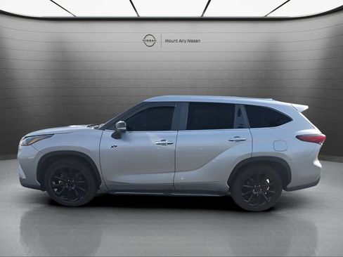 Used 2023 Toyota Highlander XLE FWD image 7