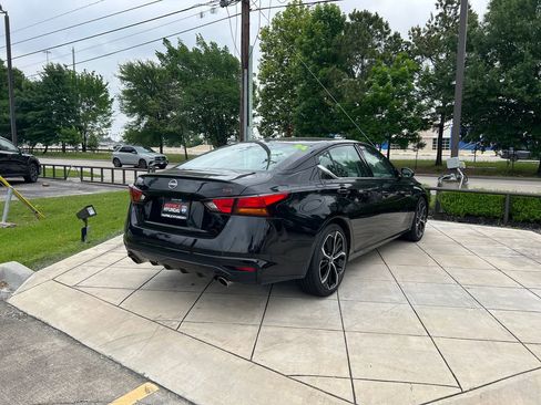 Used 2024 Nissan Altima 2.5 SR FWD image 11