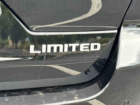 Used 2024 Jeep Grand Cherokee Limited AWD/4WD image 13