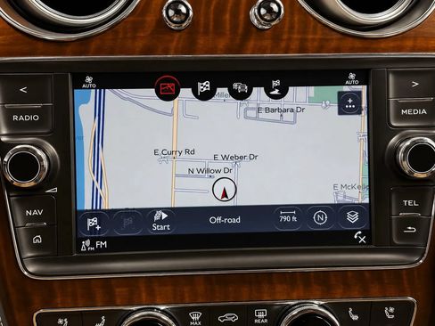 Used 2017 Bentley Bentayga AWD/4WD image 37