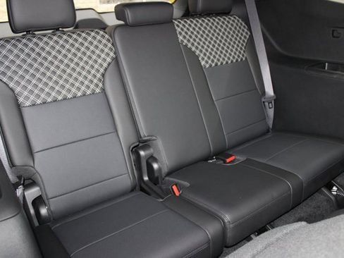 Used 2025 GMC Acadia Denali image 19