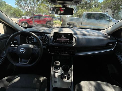 Used 2025 Nissan Rogue SV FWD image 10