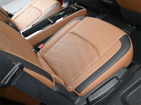 Used 2025 Nissan Pathfinder Platinum image 33