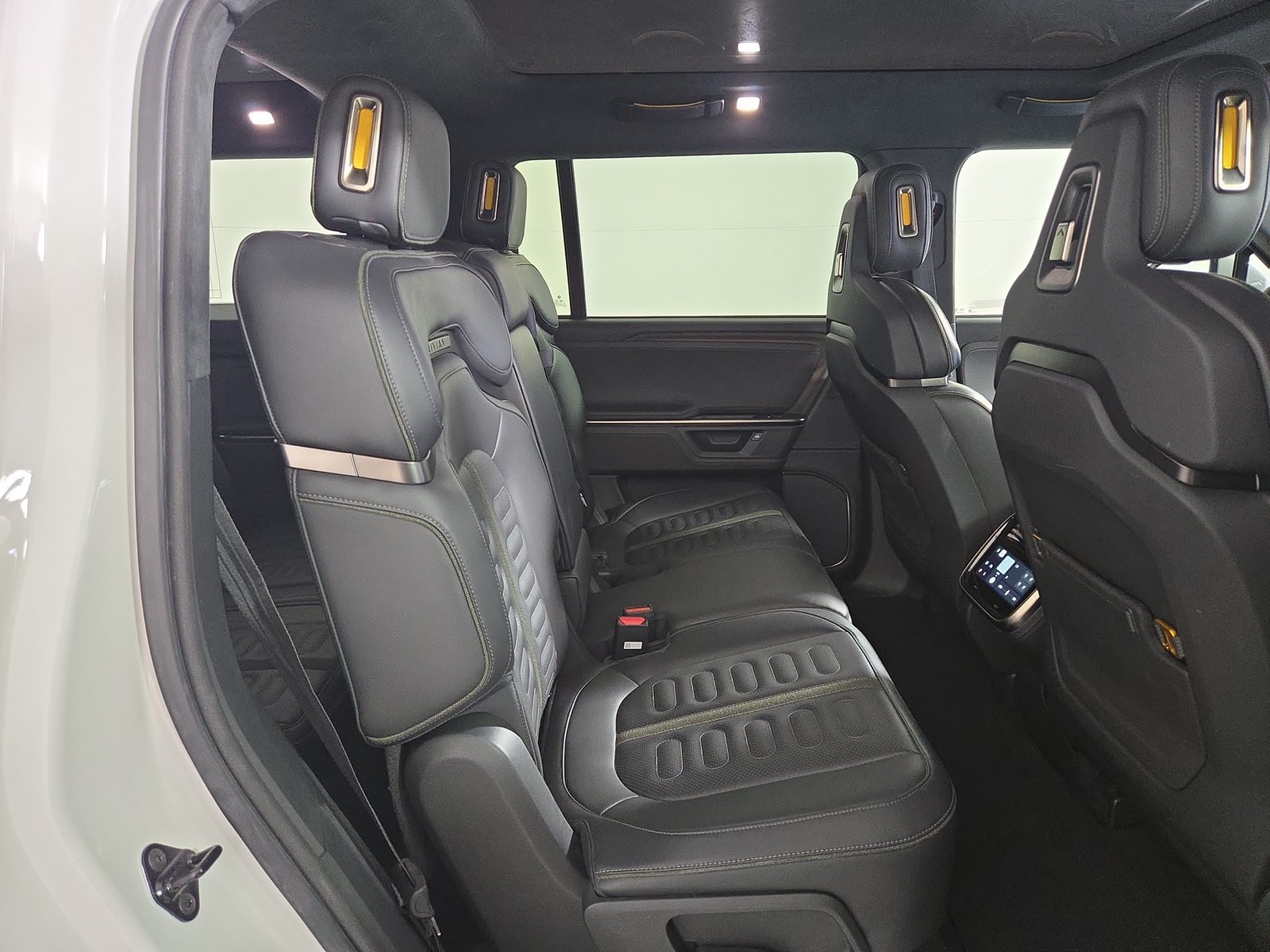 Used 2025 Rivian R1S Adventure Dual AWD/4WD image 23