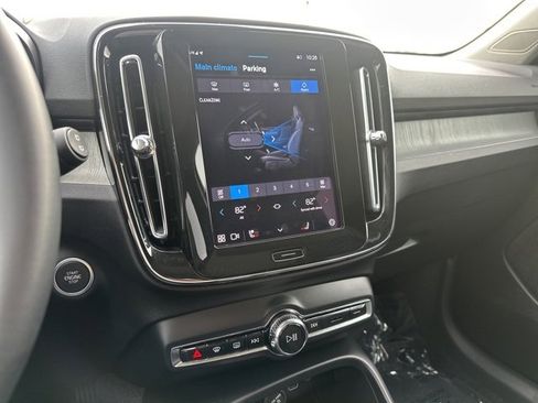 Certified 2025 Volvo XC40 B5 Plus image 20